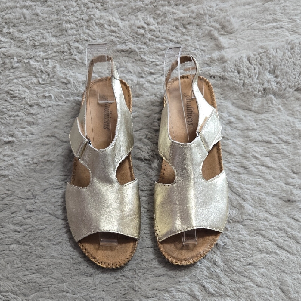 Auditions Gold strappy velcro lightweight Sandals size 7.5